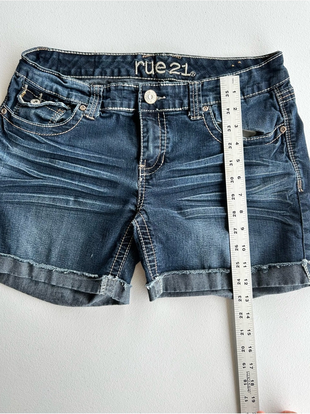 Vintage Rue21 Orchard Curvy Embroidered Sequin Denim Shorts Size 11/12 - Picture 4 of 12